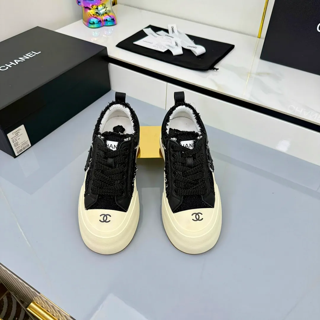 👟👟Ex-factory price 620👟👟 Chanel bread shoes ~ original calfskin panda shoes Chanel 25C latest hot style panda black and white sports shoes casual sneakers Xiaoxiang hot item classic black and white panda color coco girls must pay Fabric: original custom mixed sheepskin lining: original imported breathable mesh lining outsole: Original molded rubber + TPU combination Size: Women's 35-41 Buy now👉